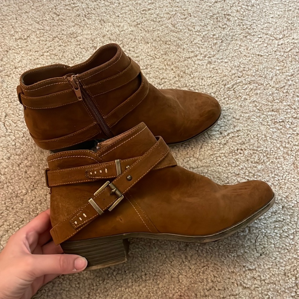 Women’s short boots. Size 9.